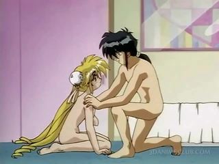 Anime blondinė seductress prigautas nuogas į lova