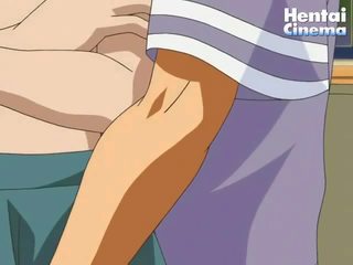 Jaunavas anime kampiens izpaužas tās klitors paberzējot un tad pirkstiem